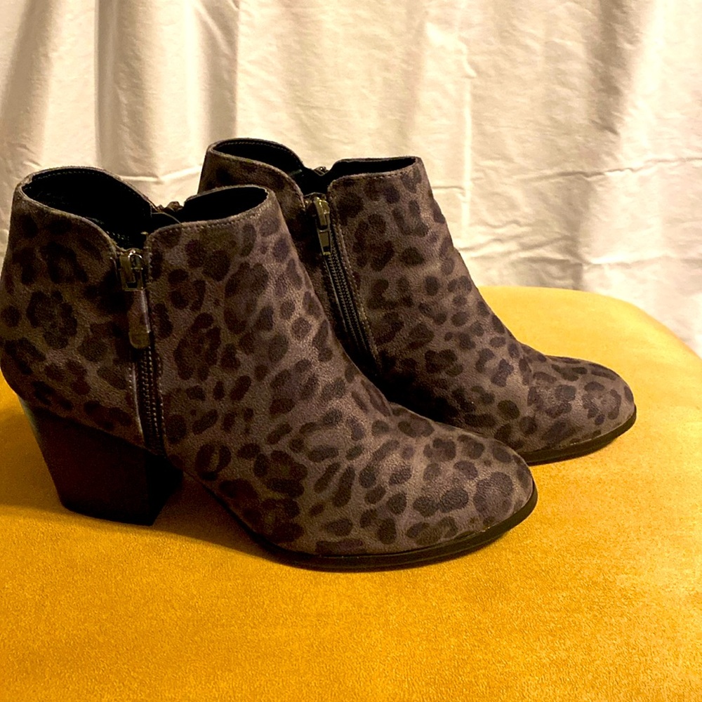 🚫Sold🚫Style & Co  Grey and Black Leopard Print
